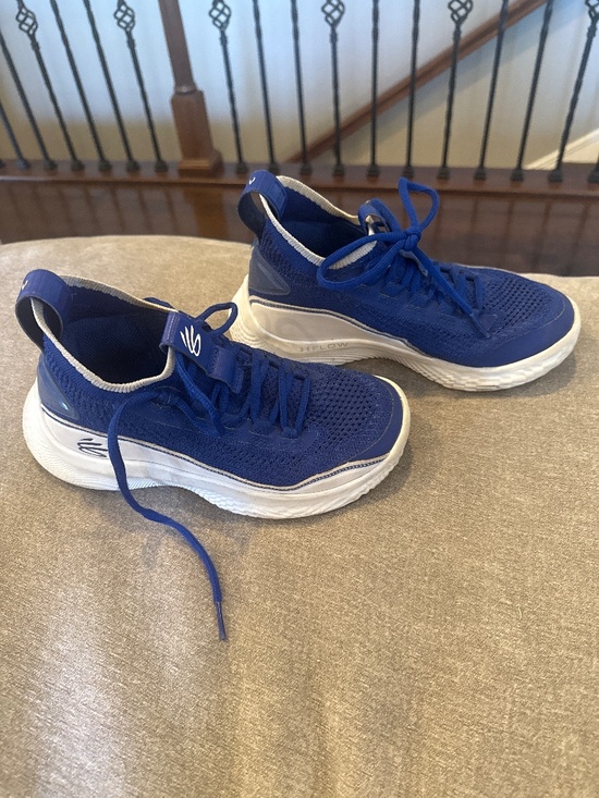 Under Armour Curry 10 (UA Flow Curry 10) – GS / Youth version in the Royal Blue/ - Picture 1 of 6